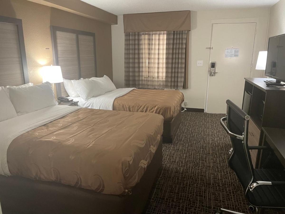 Quality Inn & Suites Spring Lake - Fayetteville Near Fort Bragg ภายนอก รูปภาพ