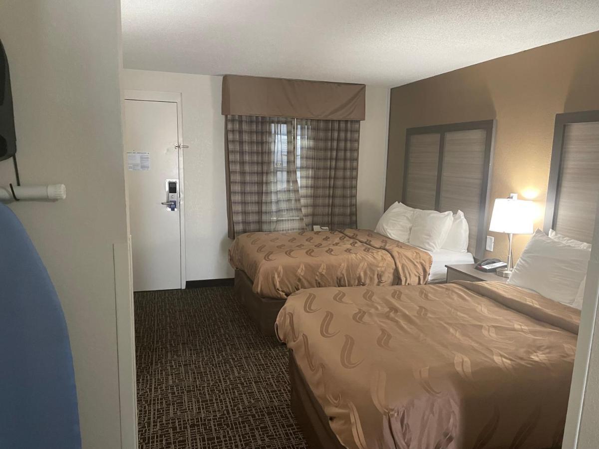 Quality Inn & Suites Spring Lake - Fayetteville Near Fort Bragg ภายนอก รูปภาพ