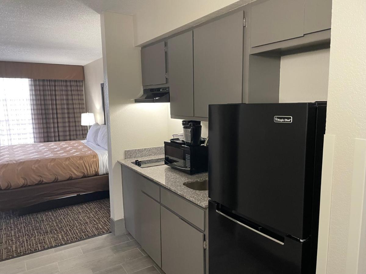 Quality Inn & Suites Spring Lake - Fayetteville Near Fort Bragg ภายนอก รูปภาพ