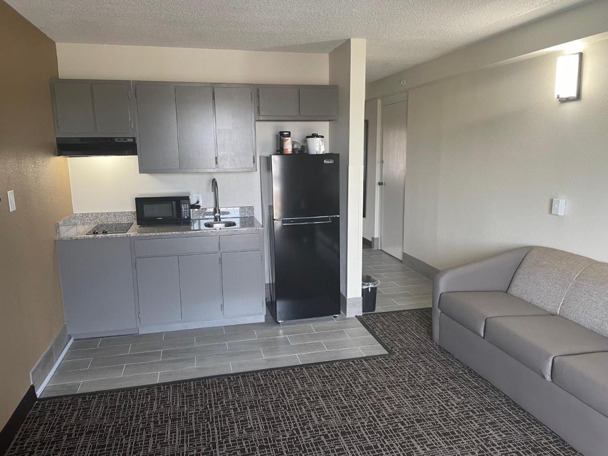 Quality Inn & Suites Spring Lake - Fayetteville Near Fort Bragg ภายนอก รูปภาพ