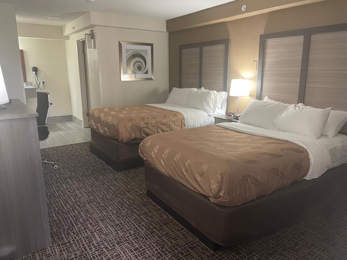Quality Inn & Suites Spring Lake - Fayetteville Near Fort Bragg ภายนอก รูปภาพ