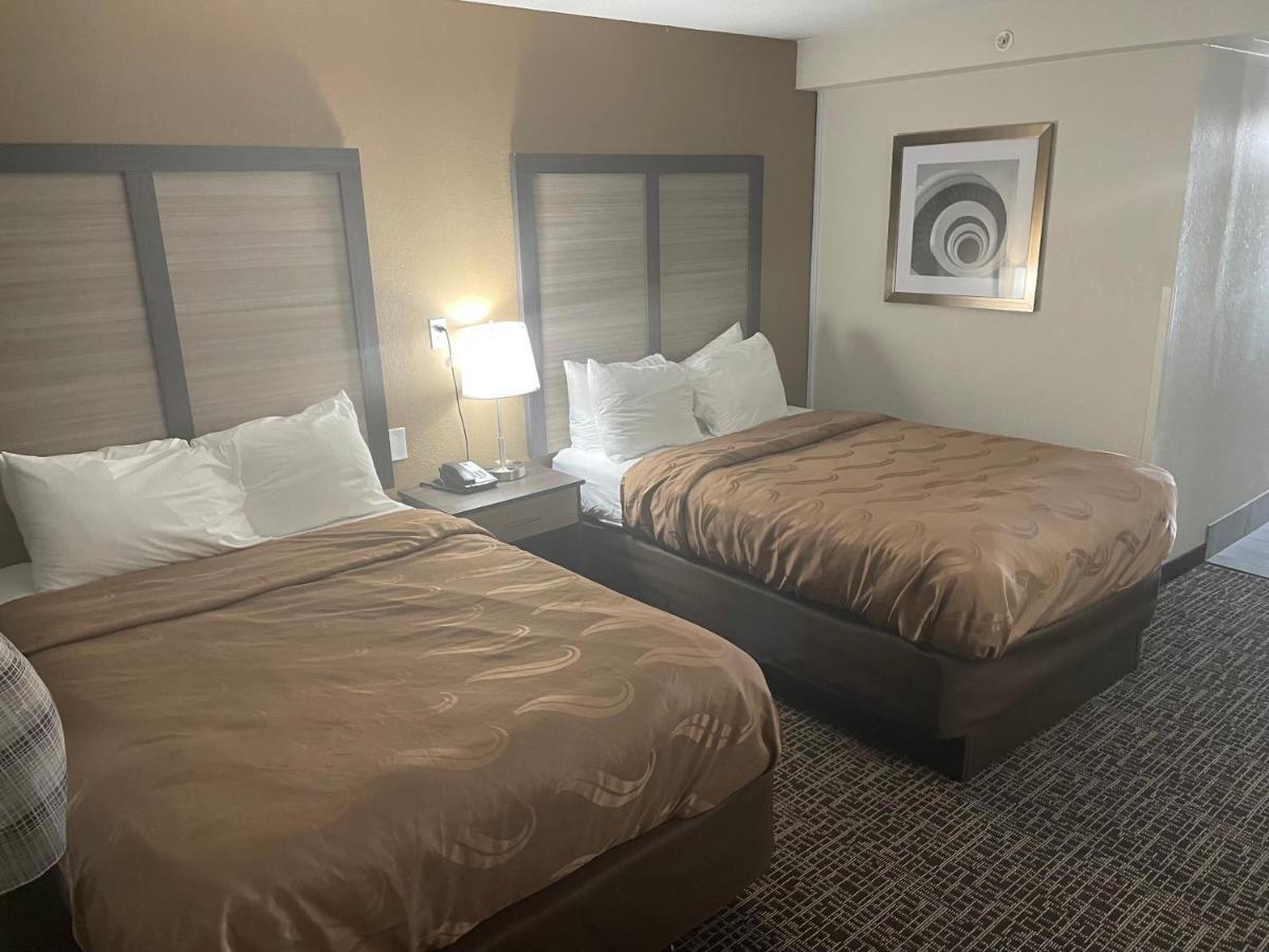 Quality Inn & Suites Spring Lake - Fayetteville Near Fort Bragg ภายนอก รูปภาพ