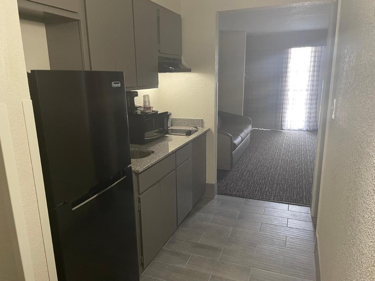 Quality Inn & Suites Spring Lake - Fayetteville Near Fort Bragg ภายนอก รูปภาพ