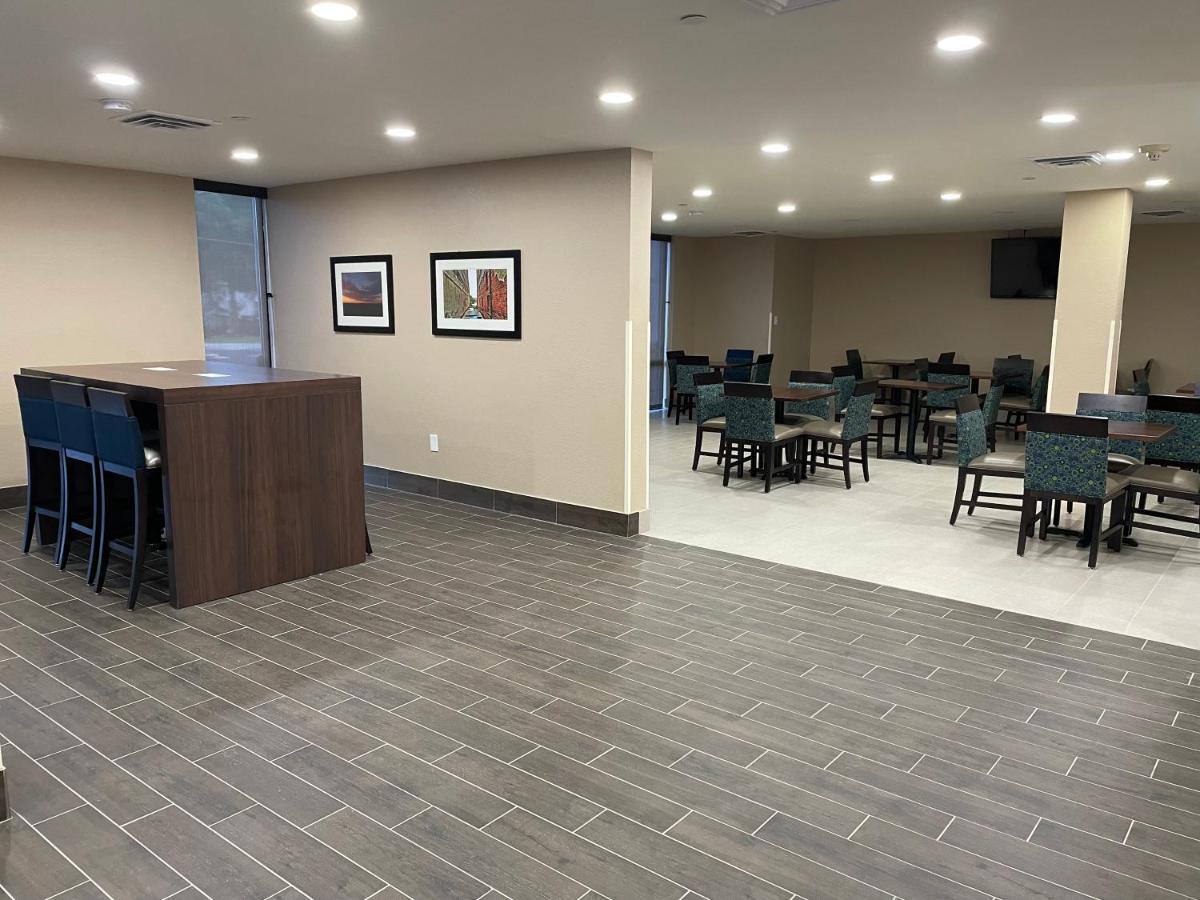 Quality Inn & Suites Spring Lake - Fayetteville Near Fort Bragg ภายนอก รูปภาพ