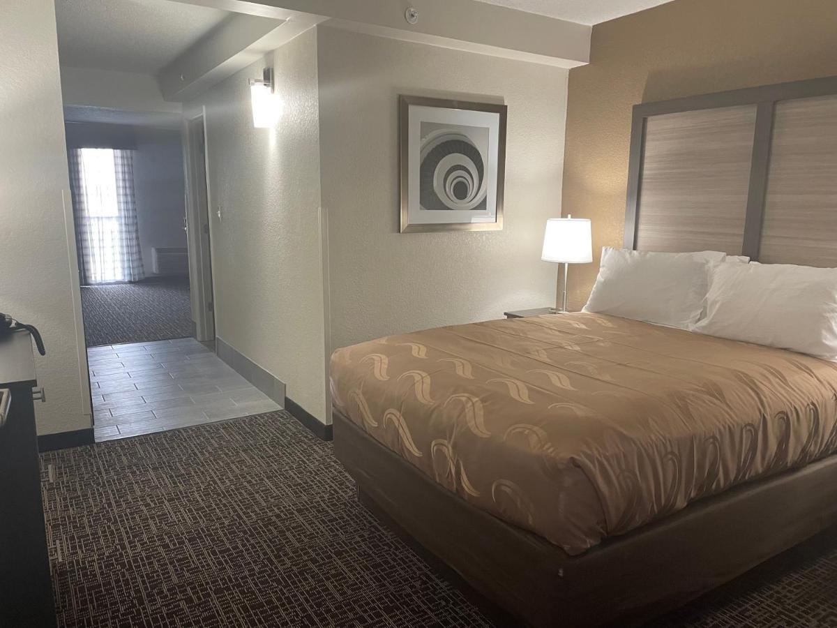 Quality Inn & Suites Spring Lake - Fayetteville Near Fort Bragg ภายนอก รูปภาพ