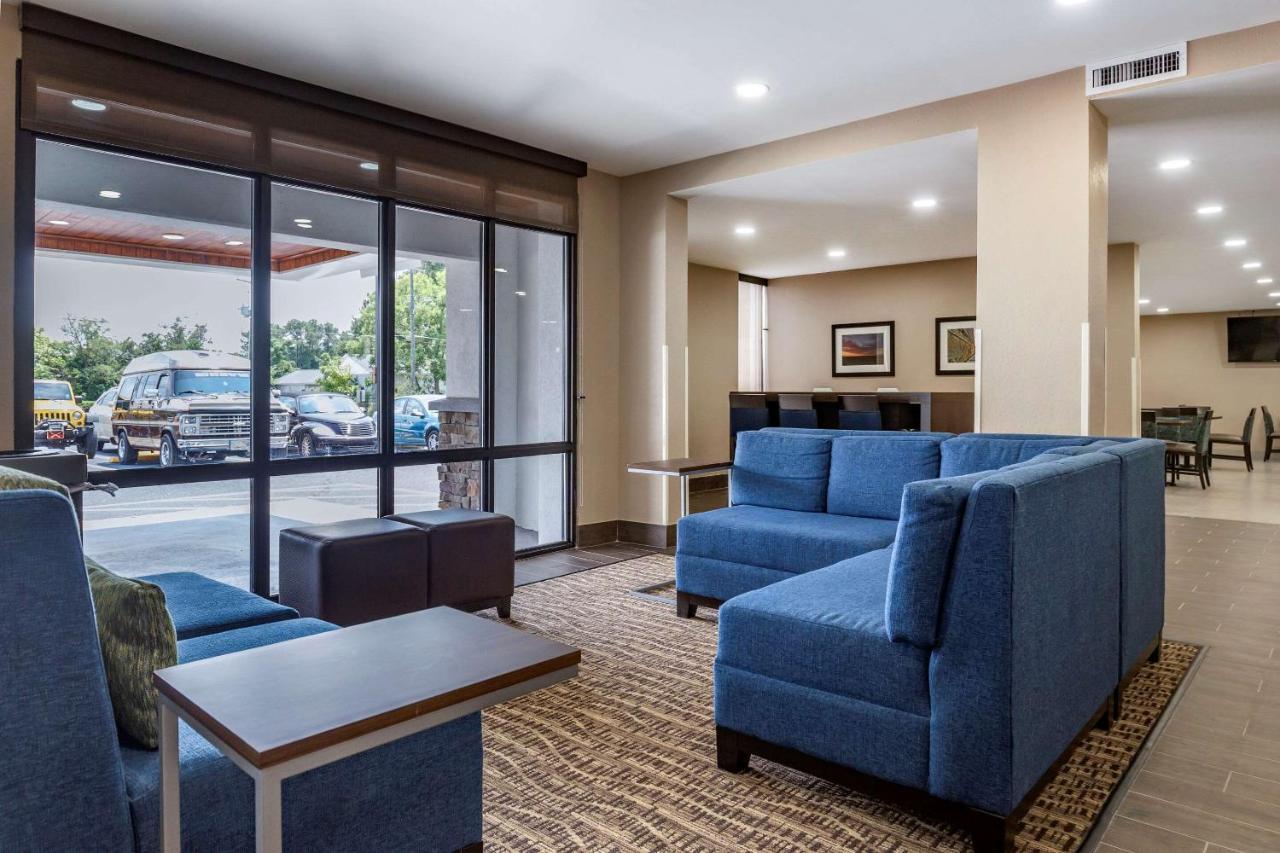 Quality Inn & Suites Spring Lake - Fayetteville Near Fort Bragg ภายนอก รูปภาพ