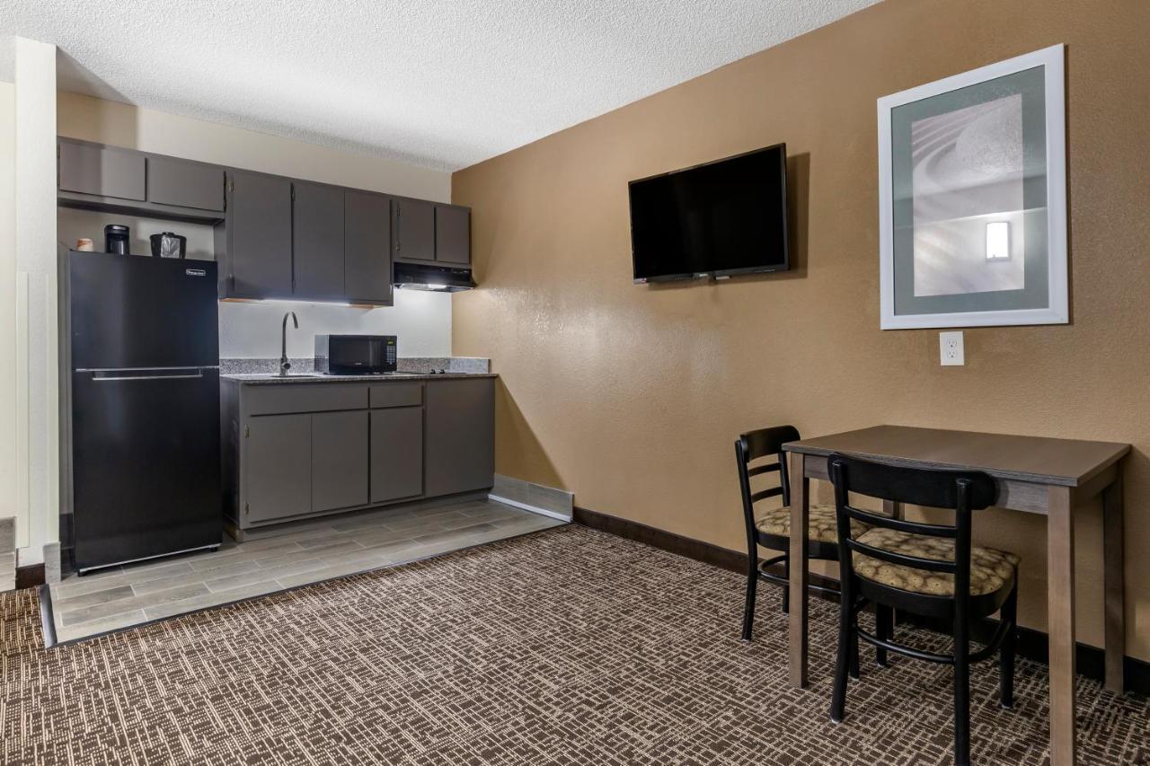 Quality Inn & Suites Spring Lake - Fayetteville Near Fort Bragg ภายนอก รูปภาพ
