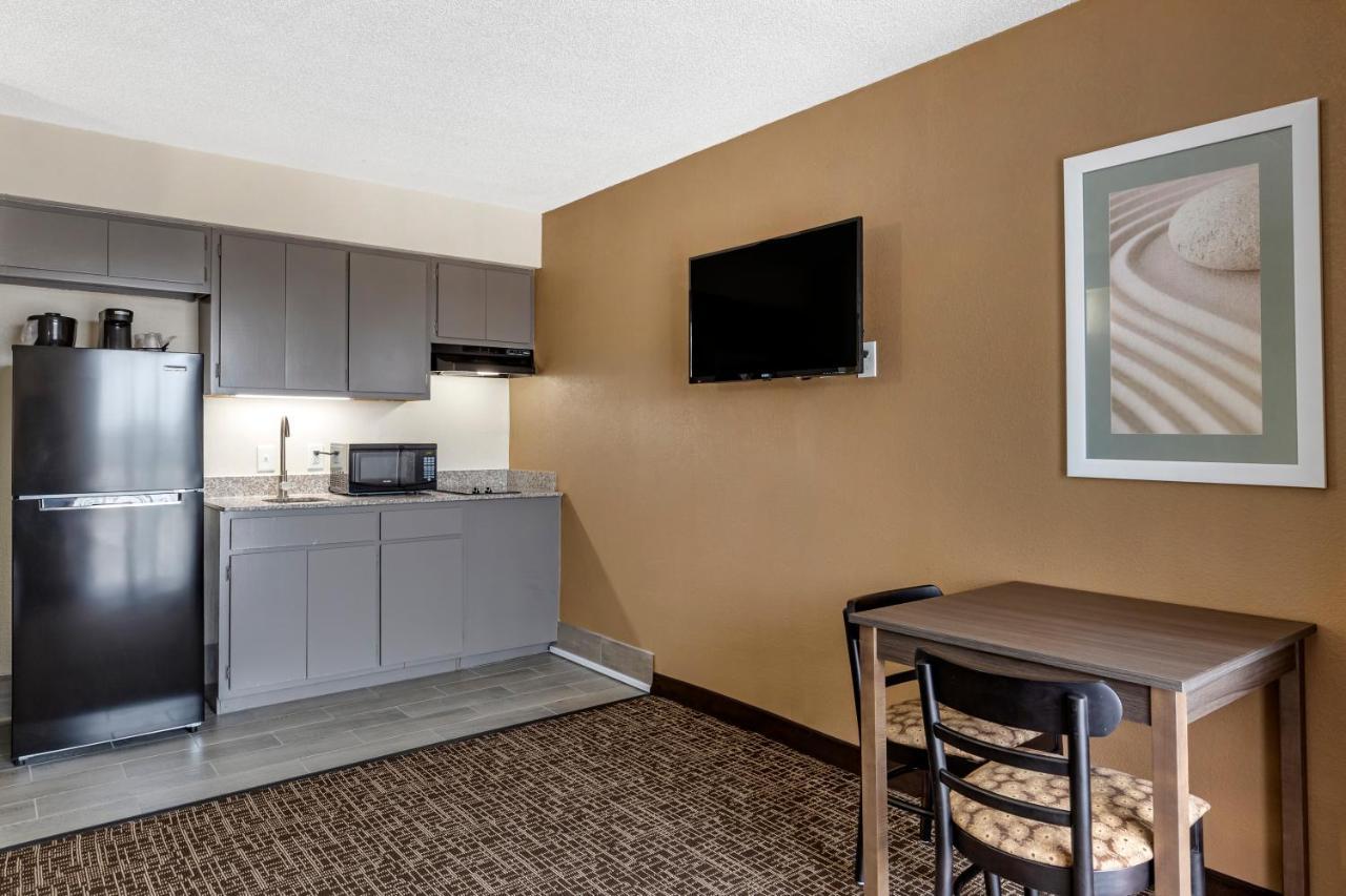 Quality Inn & Suites Spring Lake - Fayetteville Near Fort Bragg ภายนอก รูปภาพ