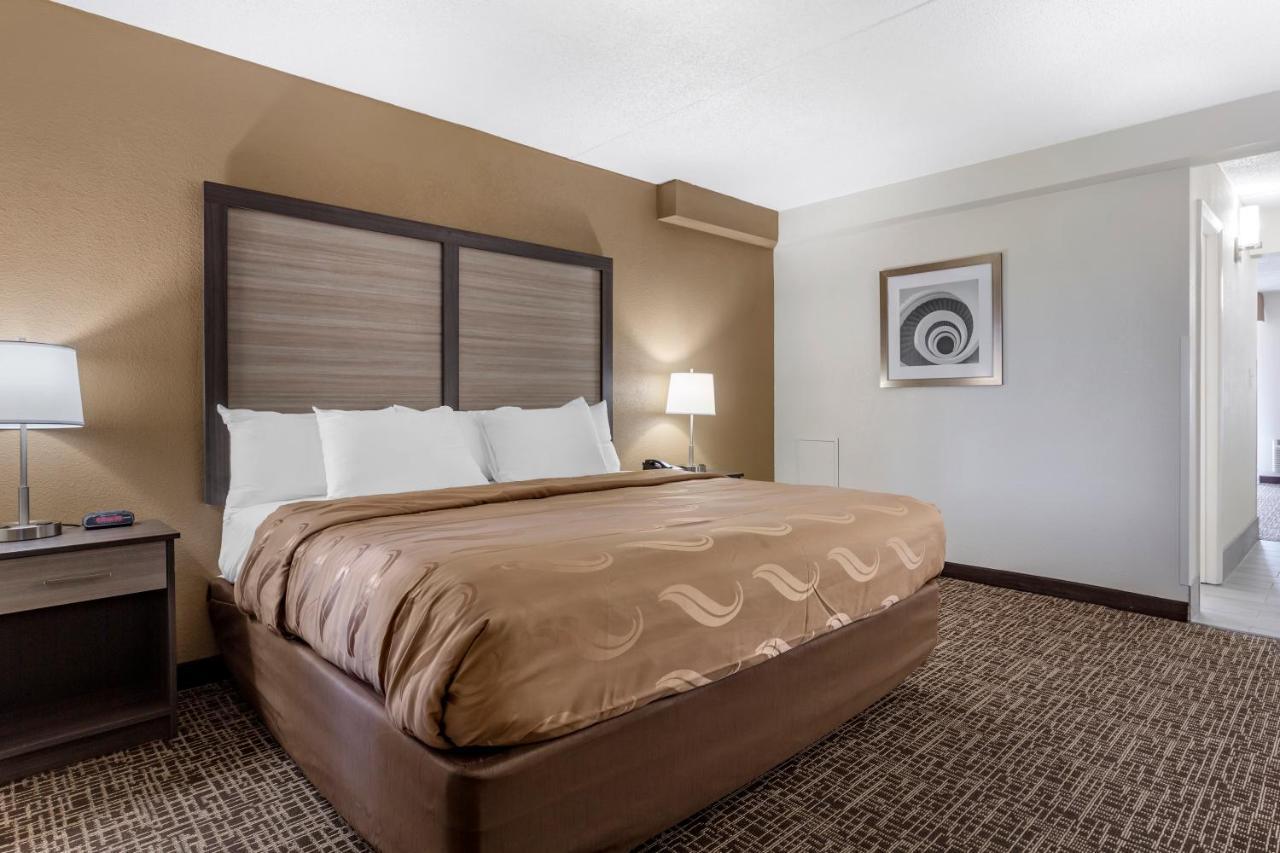 Quality Inn & Suites Spring Lake - Fayetteville Near Fort Bragg ภายนอก รูปภาพ