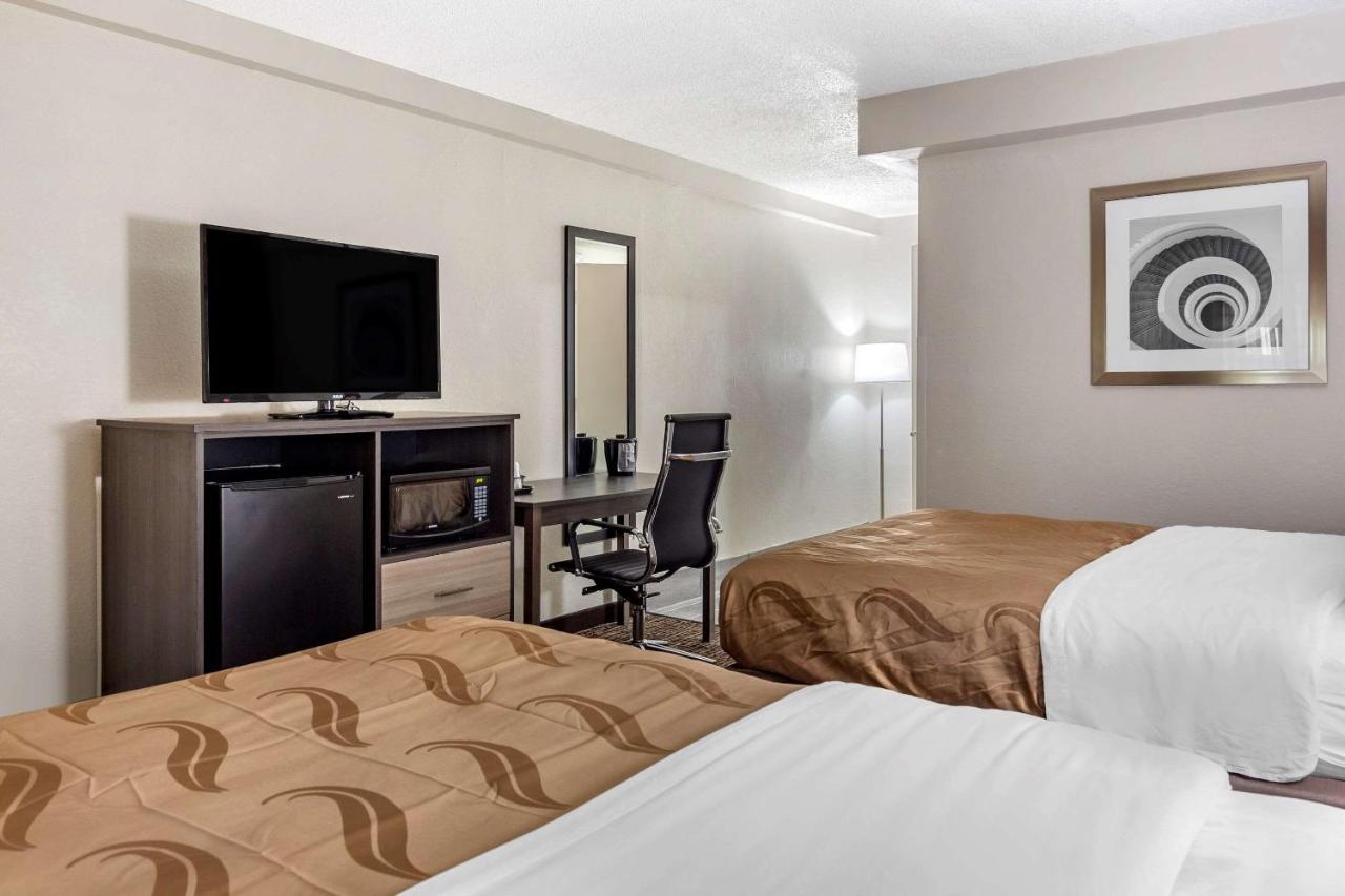 Quality Inn & Suites Spring Lake - Fayetteville Near Fort Bragg ภายนอก รูปภาพ