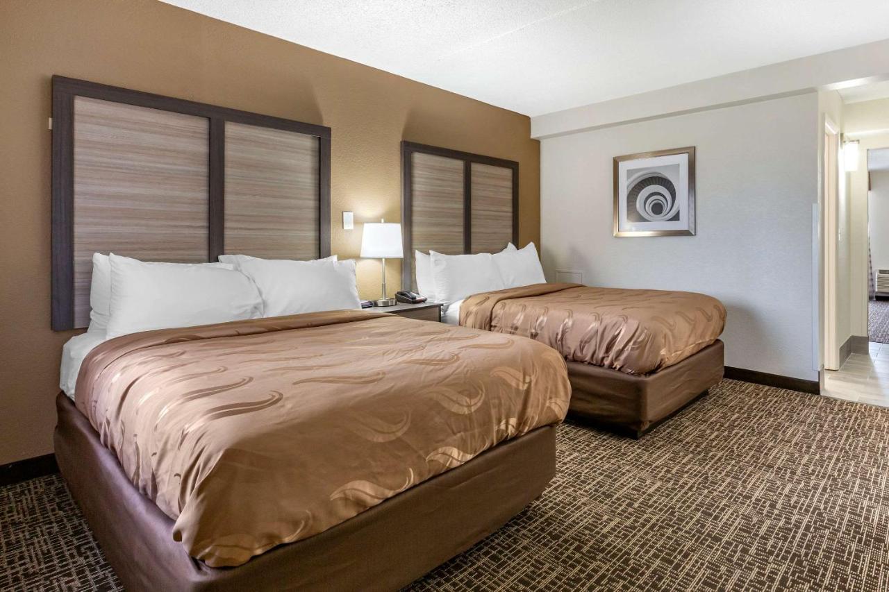 Quality Inn & Suites Spring Lake - Fayetteville Near Fort Bragg ภายนอก รูปภาพ